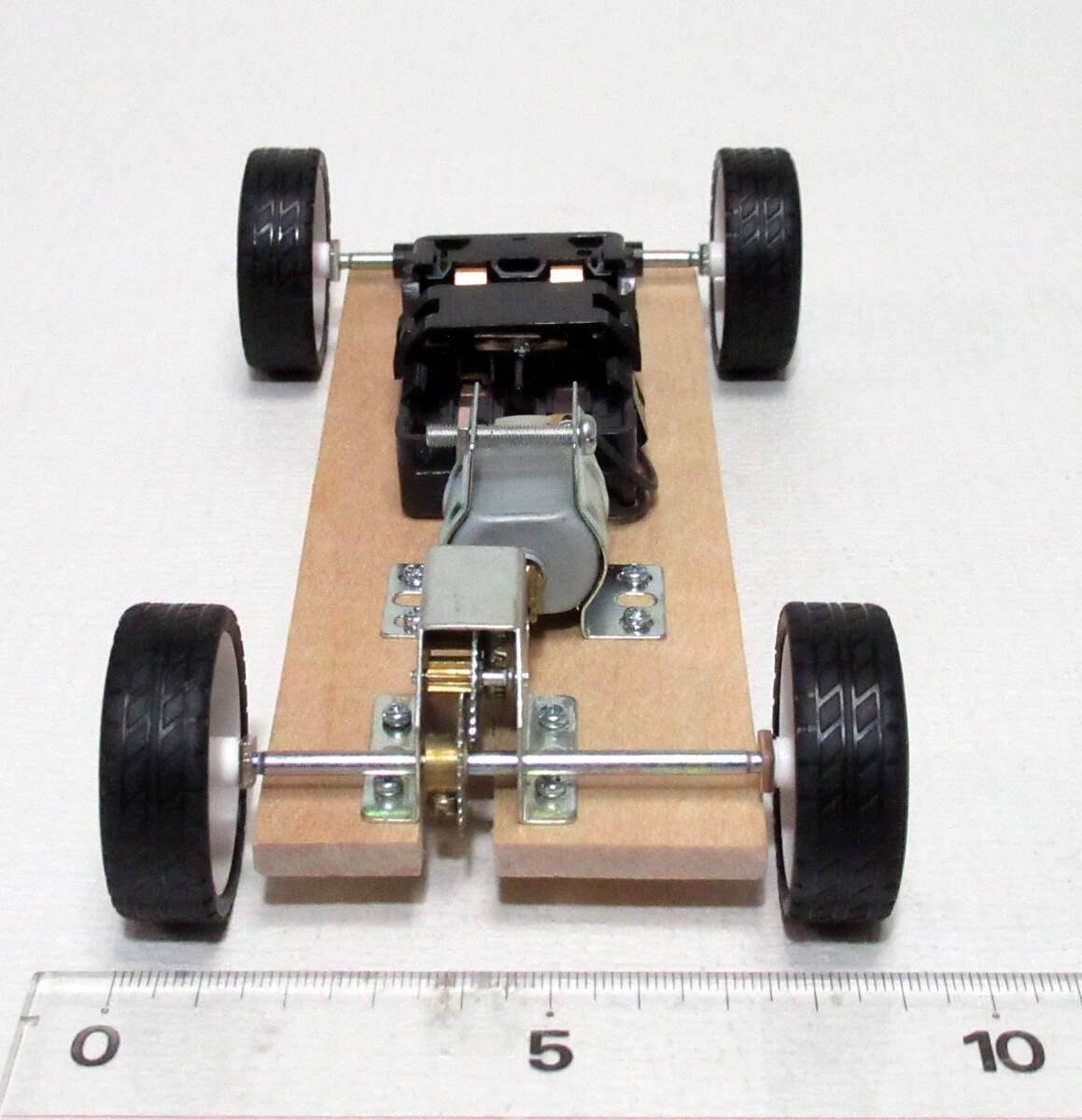 モータ走行自動車模型　完成品　タミヤ工作　強力ギヤボックス使用_画像6