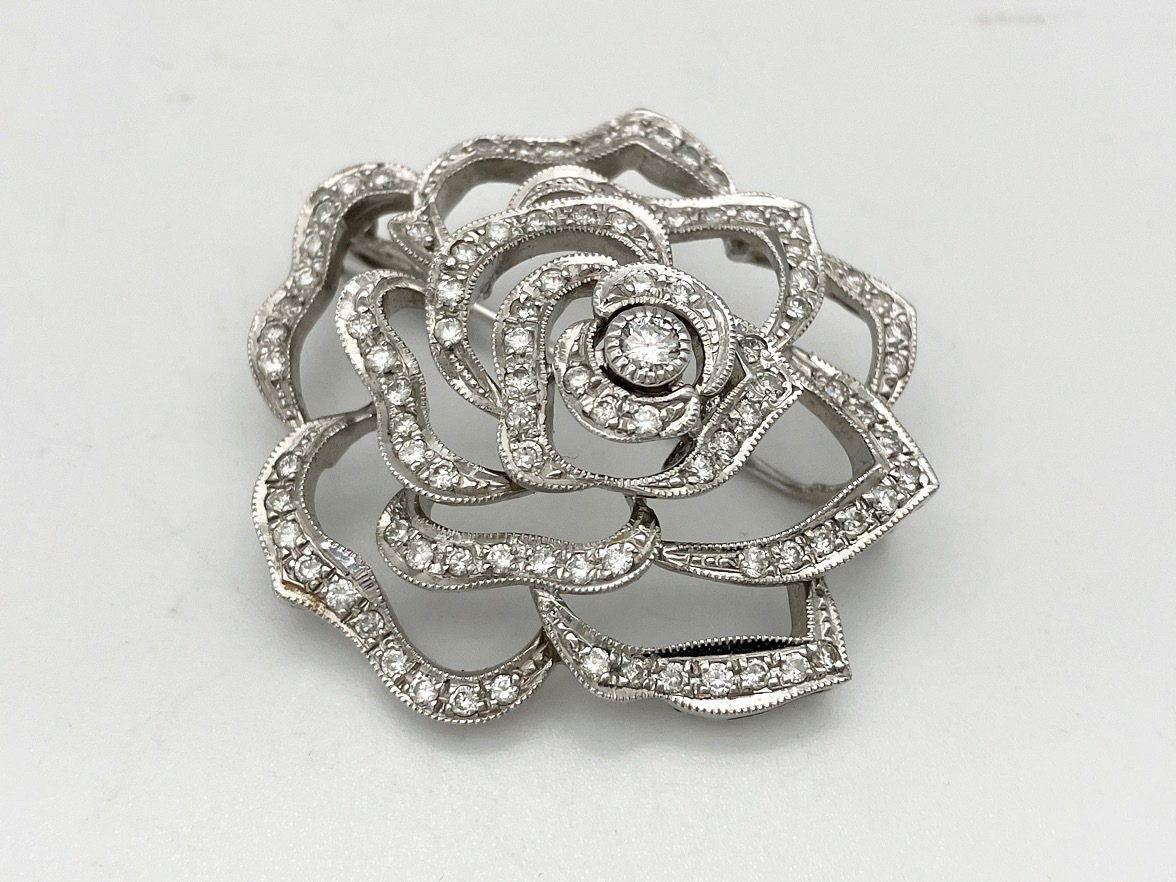 新しいスタイル 【鑑別カード付き】K18WG/ブローチ/8.8g/D1ct/バラ 店舗受取可 ダイヤモンド