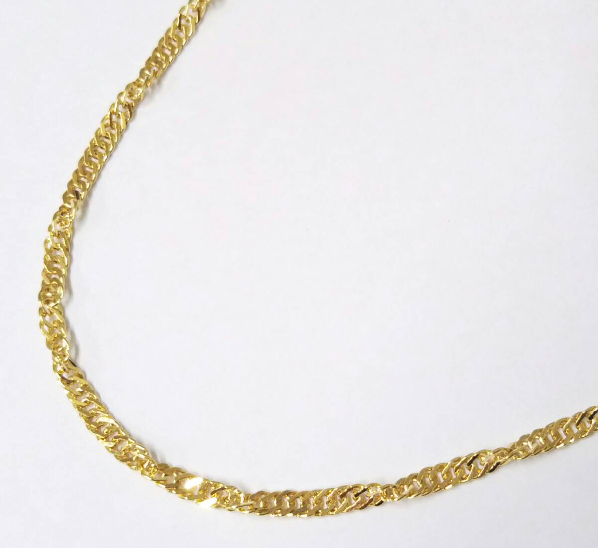 【クリーニング済】K18(750表記) 総重量約4.5g 約40cm ネジレ デザイン ゴールド ネックレス