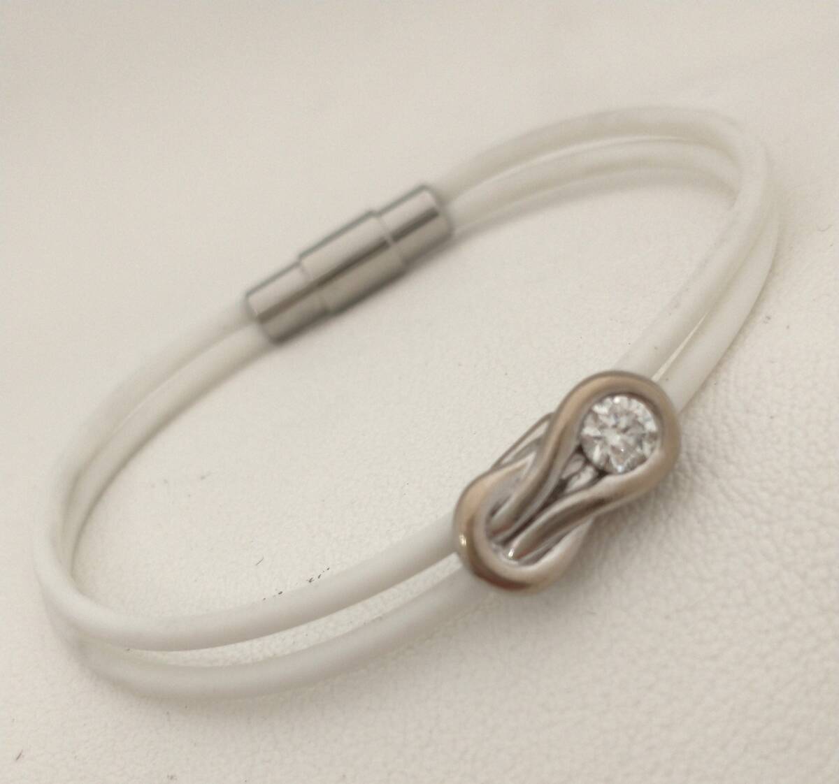 上品スタイル K18WG/ダイヤ付ラバーコードブレスレット/ダイヤ0.24ct/16cm(内径15cm)/5.2g ダイヤモンド
