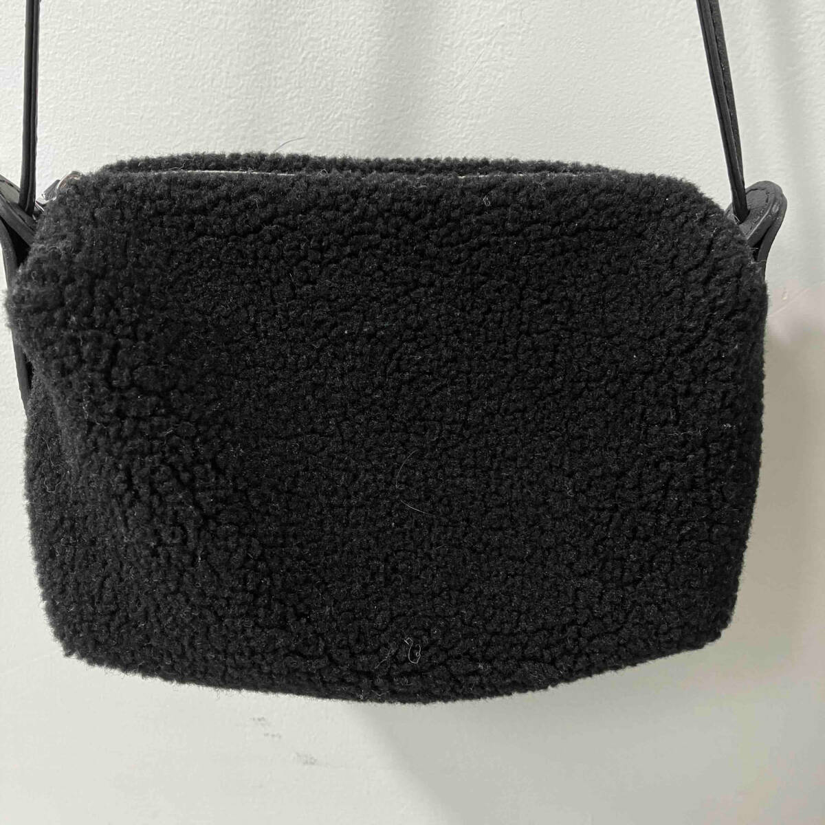 BARNEYS NEWYORK Eco Mouton Mini Shoulder Bag Black バーニーズニューヨーク エコムートンミニショルダーバッグ_画像3