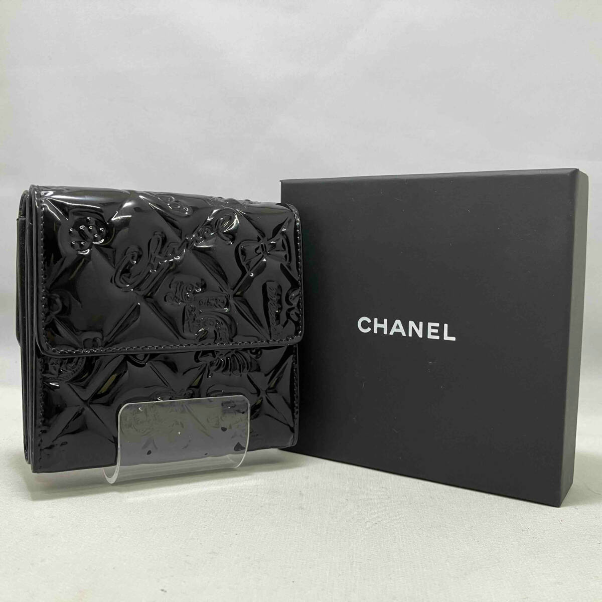 CHANEL シャネル アイコン シンボルチャーム Wホック エナメル 二つ折り財布の画像1