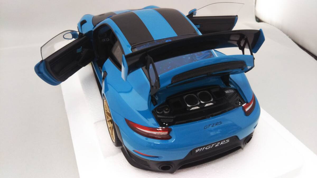 AUTOart 1/18 ポルシェ 911 (991.2) GT2 RS ヴァイザッハ・パッケージ ブルー/カーボンブラック オートアートの画像3