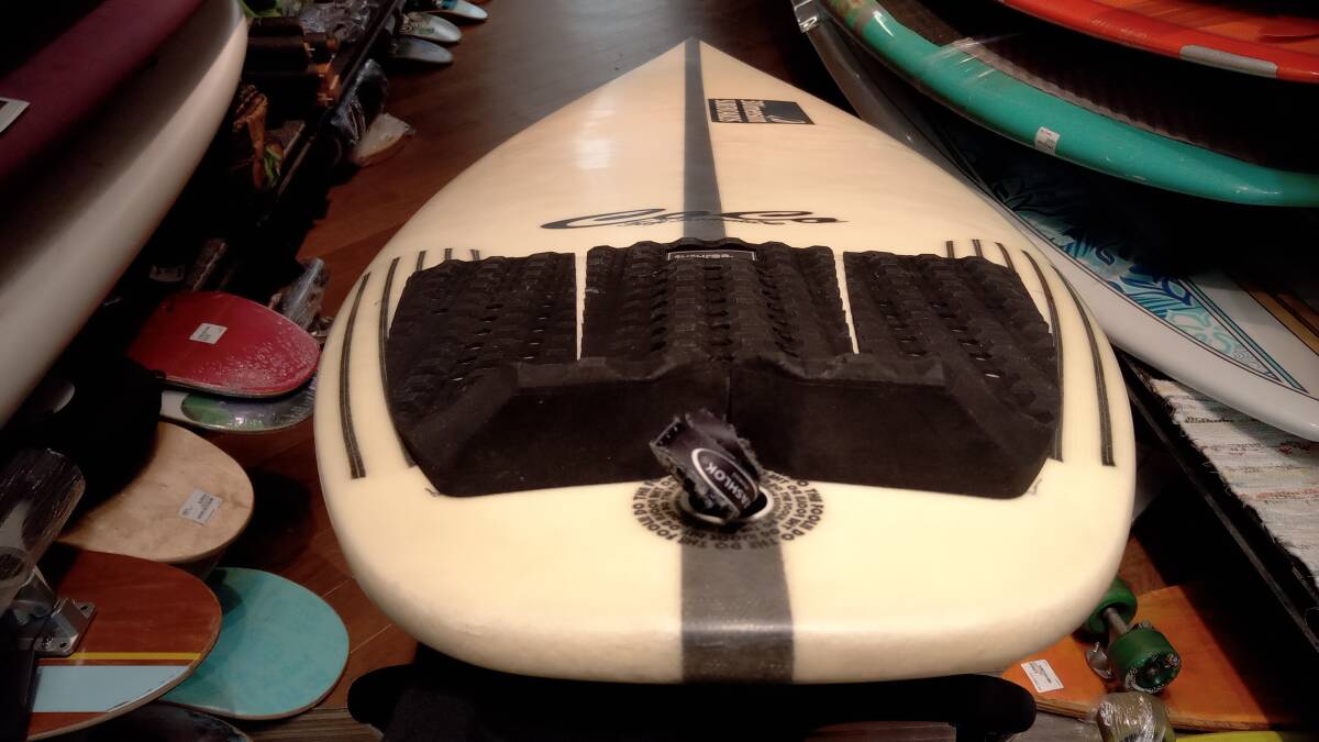当店だけの限定モデル 3DIMENSION 5'7” FUSION サーフボード ショート FCS2 トライ 5.8フィート未満