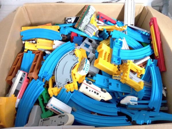  Junk TOMY Plarail ..... set approximately 10.1KG Mini . legs slope rail direct line bending line rail Turn au trail etc. 