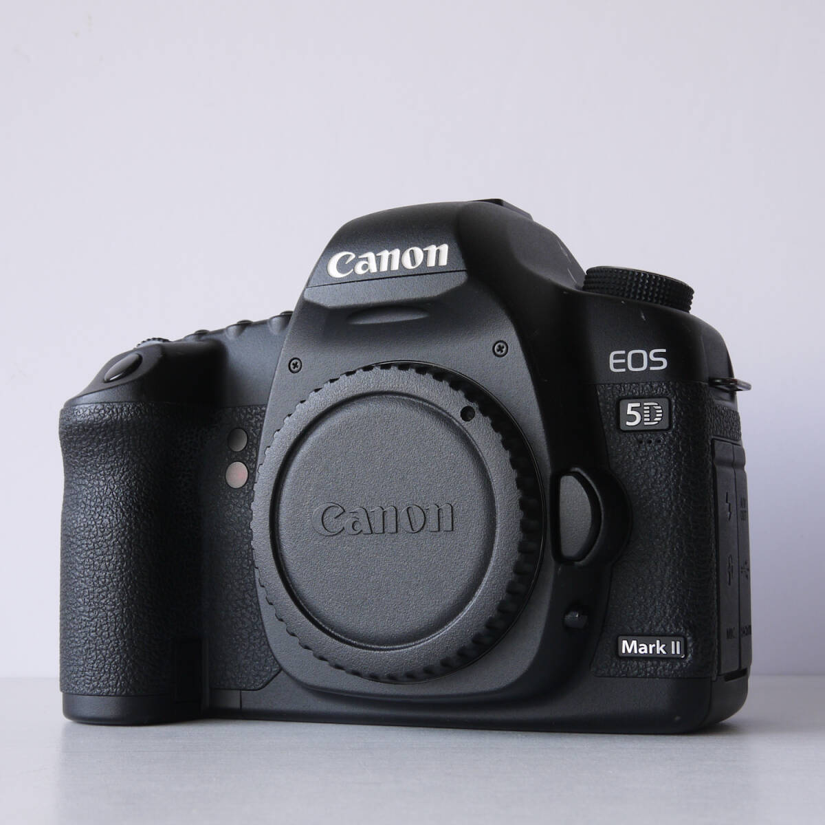 即決 Canon EOS 5D Mark II ボディ/バッテリー2個/純正バッテリーチャージャー/取扱説明書/純正ストラップ/キヤノンLC-E6/LP-E6 返品不可_画像3