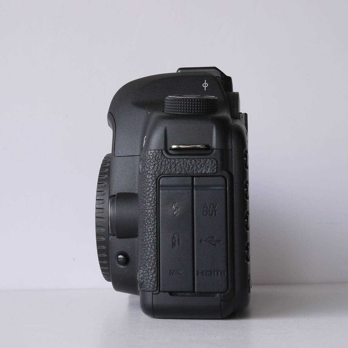 即決 Canon EOS 5D Mark II ボディ/バッテリー2個/純正 即決 Canon EOS 5D Mark II ボディ/バッテリー2個/純正