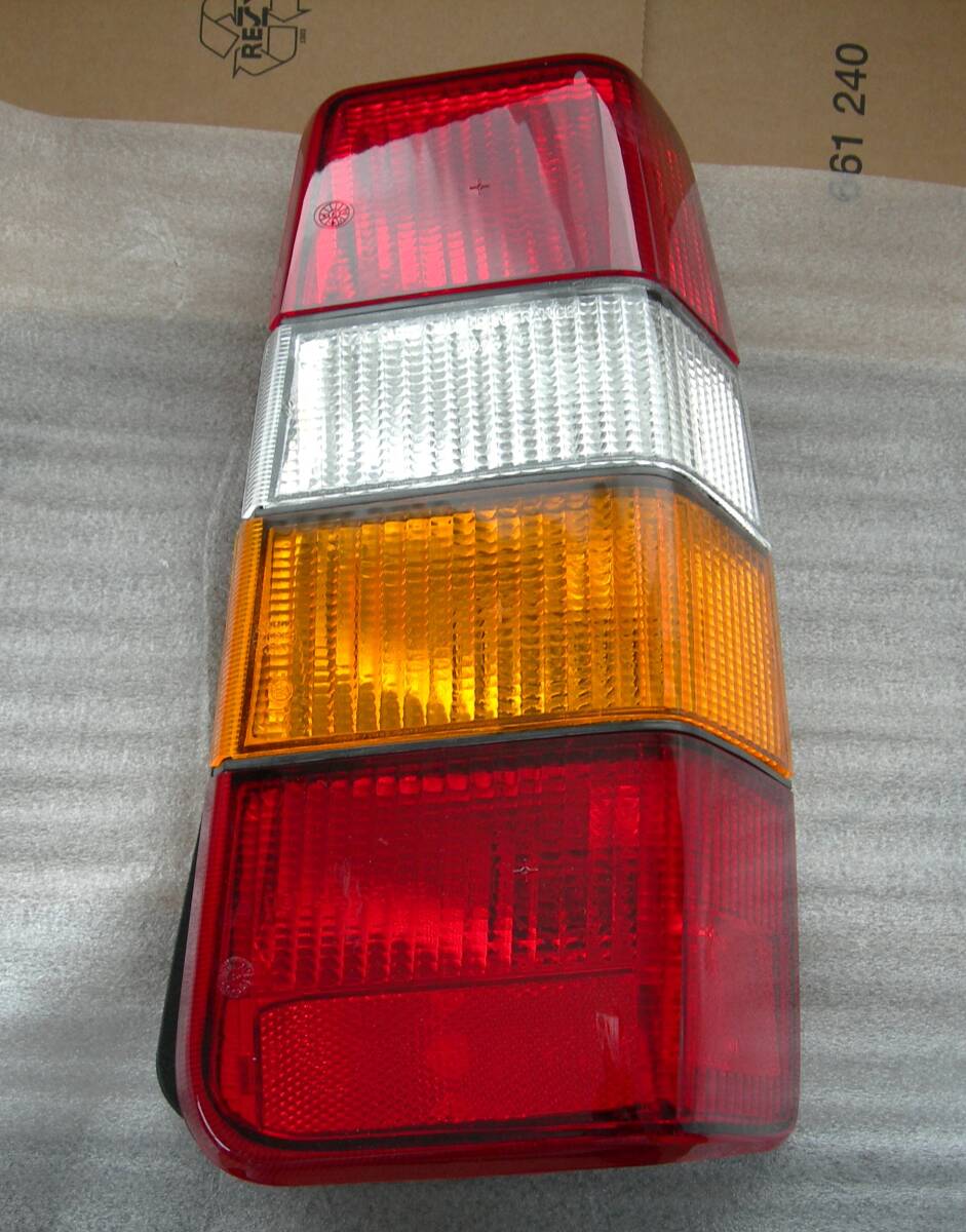 *VOLVO Volvo 240 245 right tail lamp ASSY* genuine products * dead stock * Wagon Estate *260 265 P/N 1372442