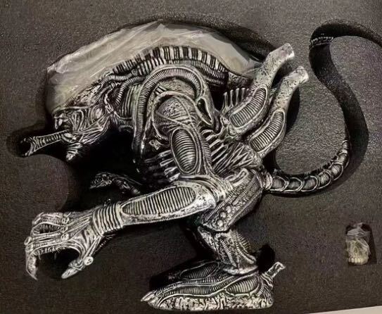 52 toys Alien sofvi figure Godzilla monster james groman