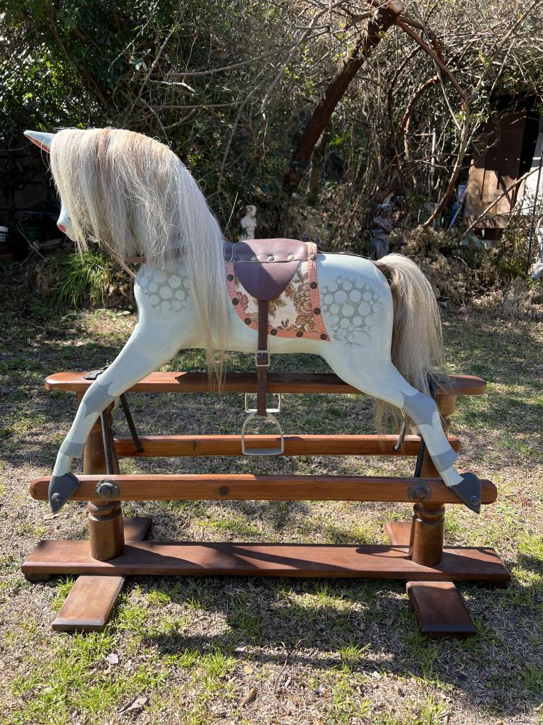  horse wooden horse rocking chair me Lee go- Land locking hose authentic style antique Vintage condition excellent actually . can ride condition store furniture 