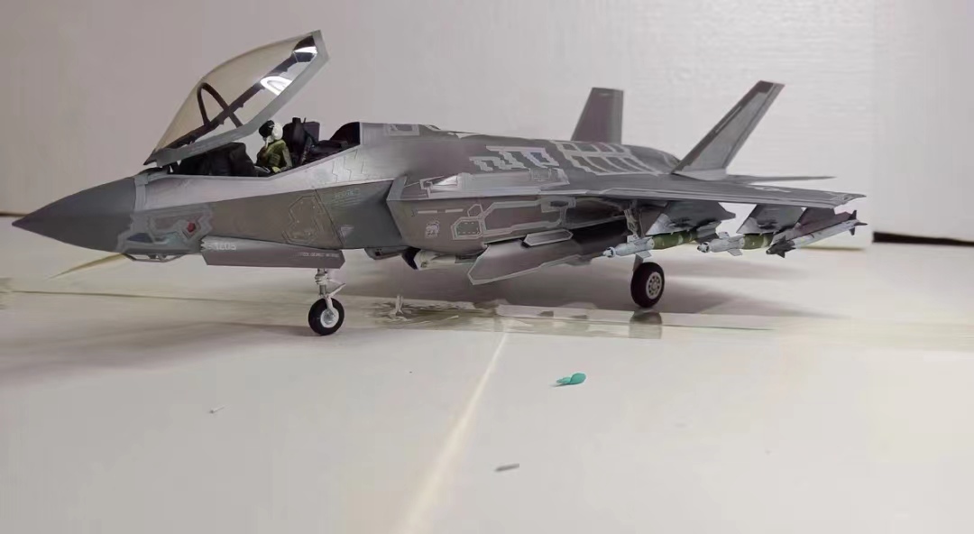 1/48 アメリカ ローキッドマーチン F-35A ライドニングⅡ 組立塗装済完成品_画像3