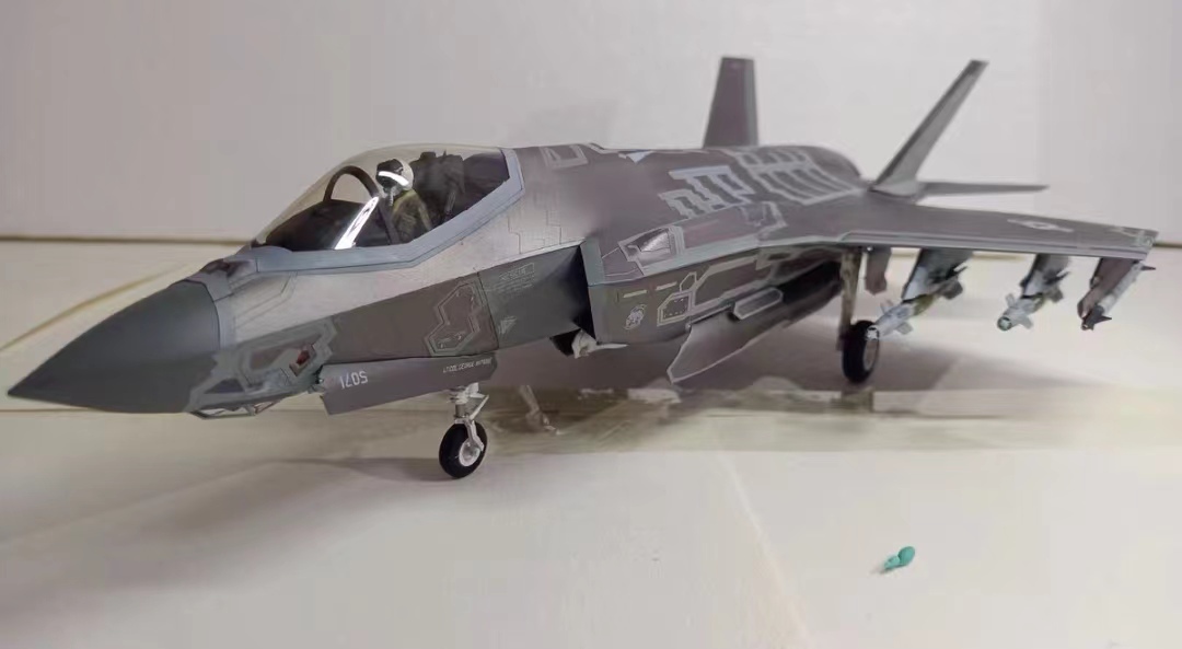 1/48 アメリカ ローキッドマーチン F-35A ライドニングⅡ 組立塗装済完成品_画像4