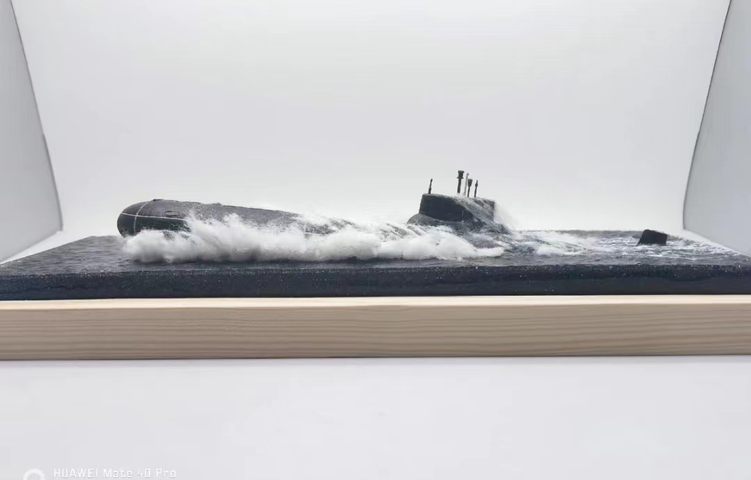 1/700 ロシア海軍 タイフーン級潜水艦 ジオラマ完成品 プラモデル 1/700 ロシア海軍 タイフーン級潜水艦 ジオラマ完成品 プラモデル