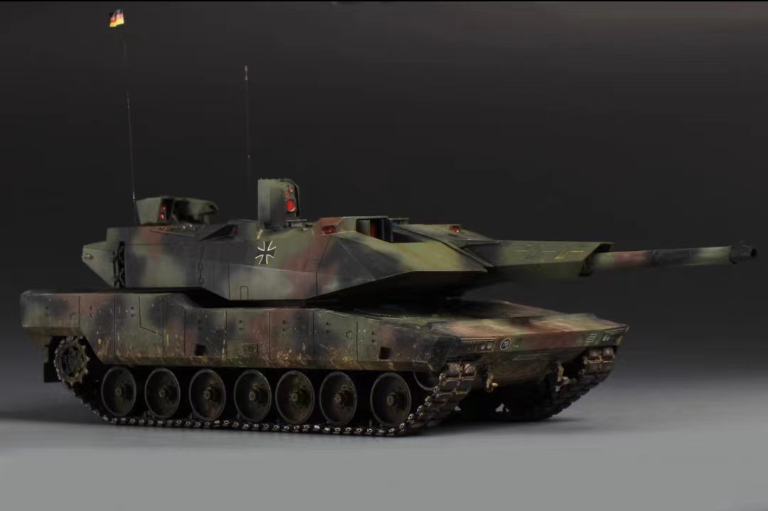 Amusing Hobby 1/35 ドイツ KF51 主力戦車 組立塗装済完成品_画像7