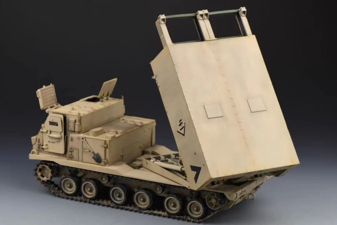 1/35 アメリカ M270/A1 MLRS 多連装ロケットシステム 組立塗装済完成品_画像9