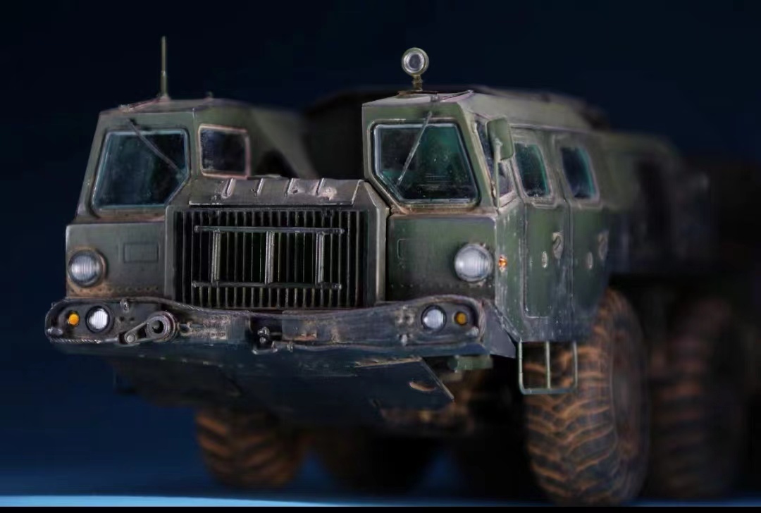 1/35 ソビエト軍 MAZ-7410 トラクター 組立塗装済完成品_画像1