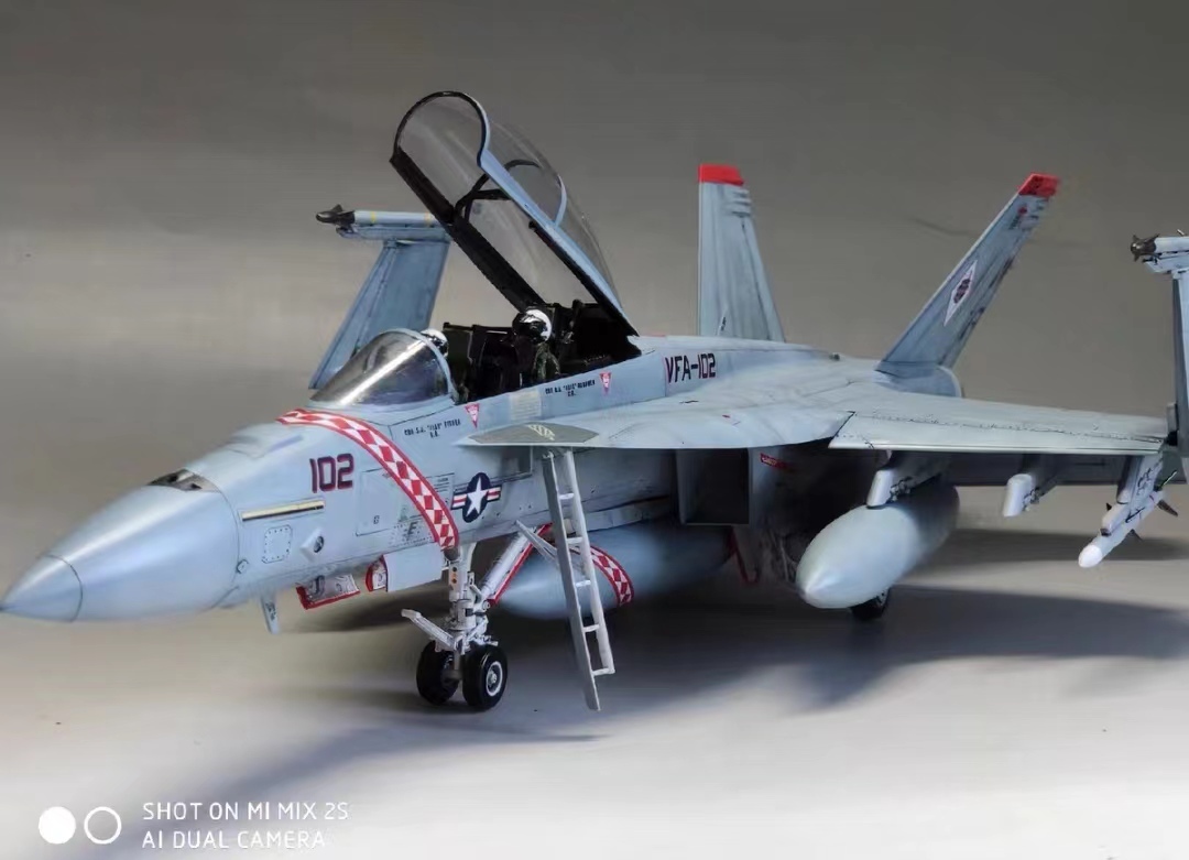 1/72 アメリカ海軍 F/A-18F 組立塗装済完成品_画像7