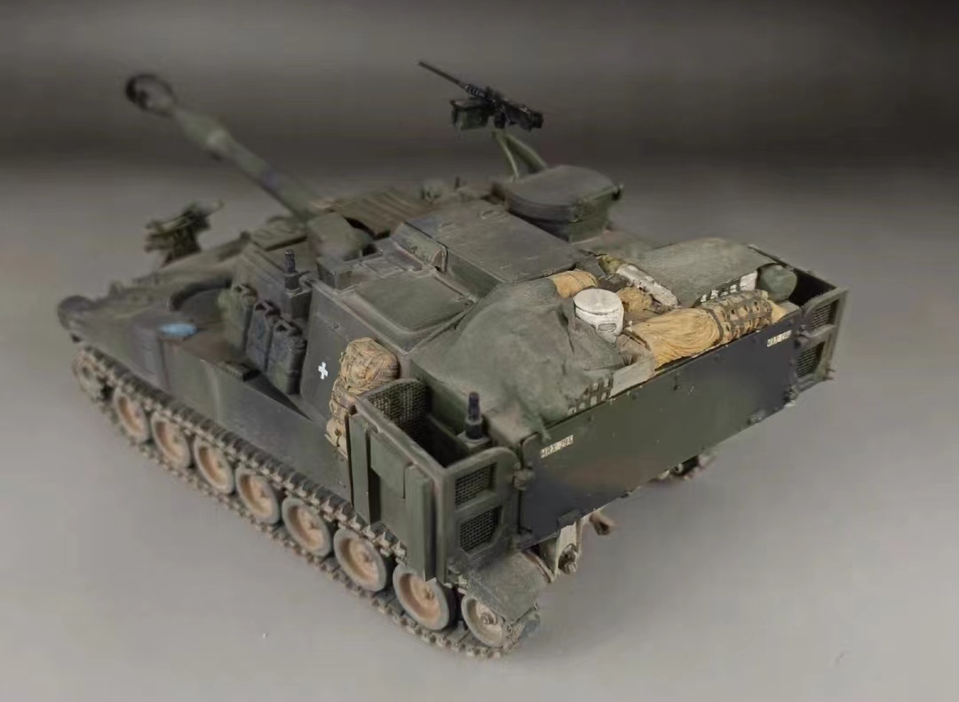 1/35 アメリカ M109A6 155mm 自走砲 組立塗装済完成品_画像4