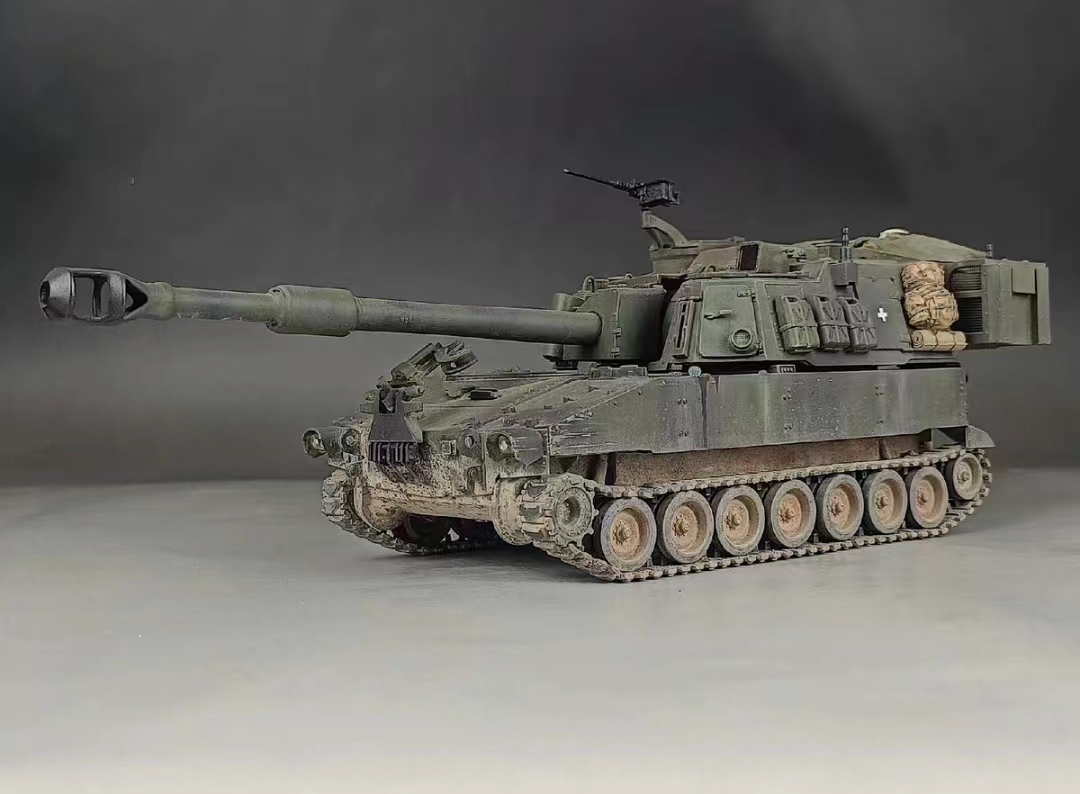 1/35 アメリカ M109A6 155mm 自走砲 組立塗装済完成品_画像7