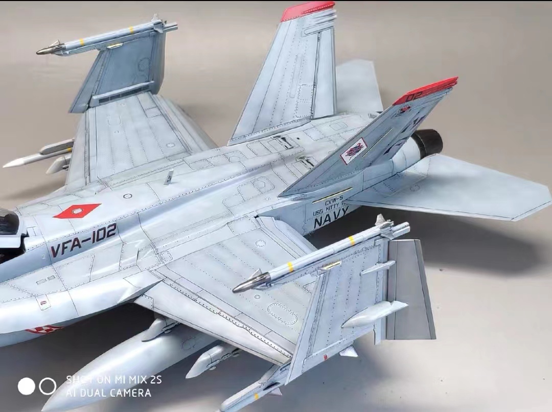 1/72 アメリカ海軍 F/A-18F 組立塗装済完成品_画像8