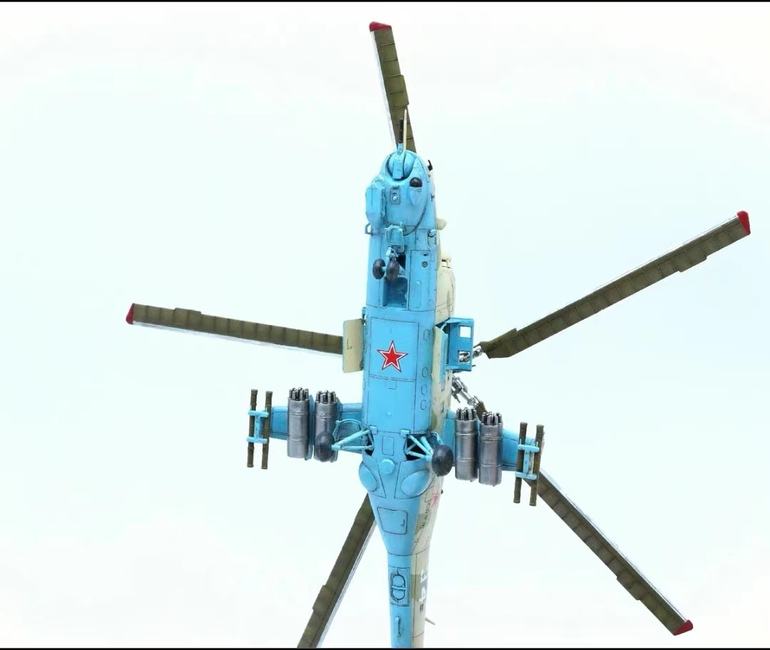 1/72 ロシア Mi-24V ハインドE 組立塗装済完成品 航空機 1/72 ロシア Mi-24V ハインドE 組立塗装済完成品 航空機