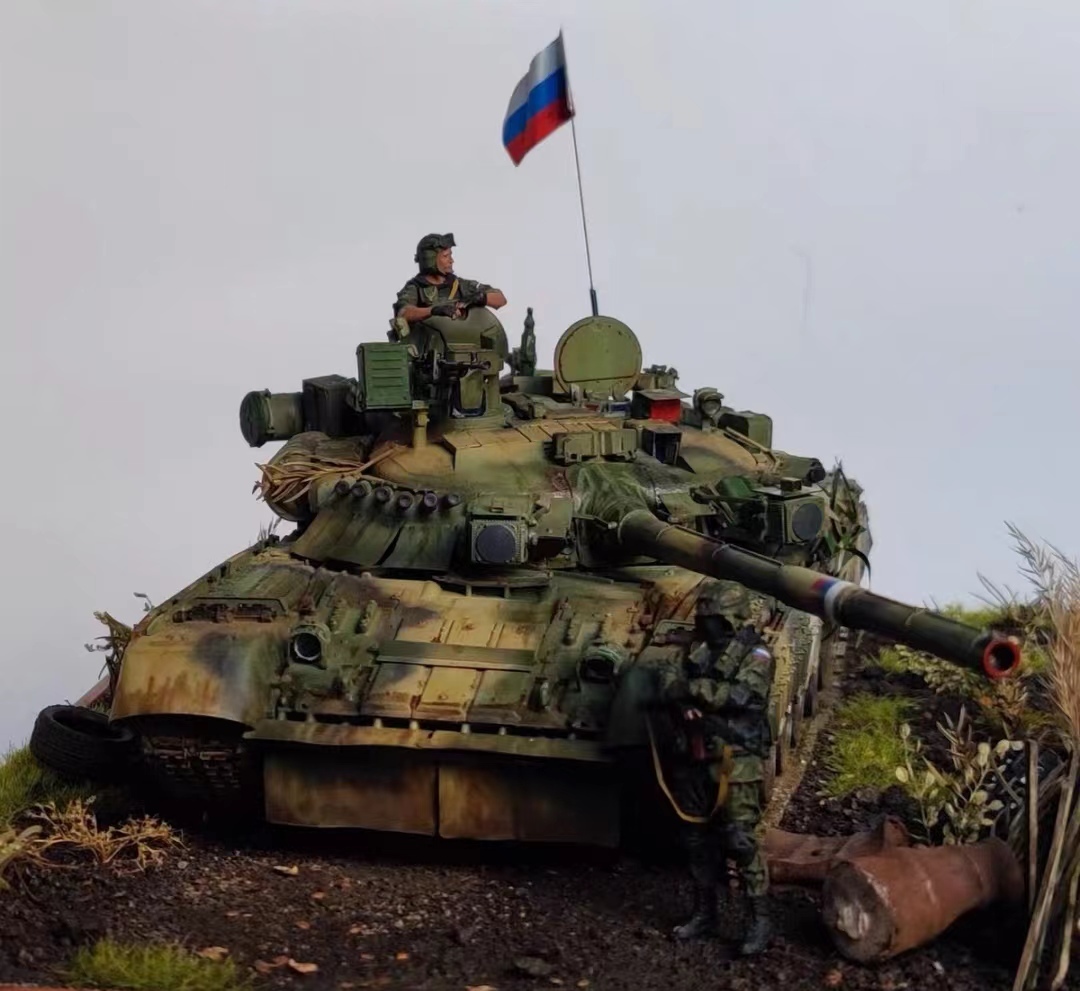 1/35 ロシア陸軍 T-80UK 主力戦車 組立塗装済完成品