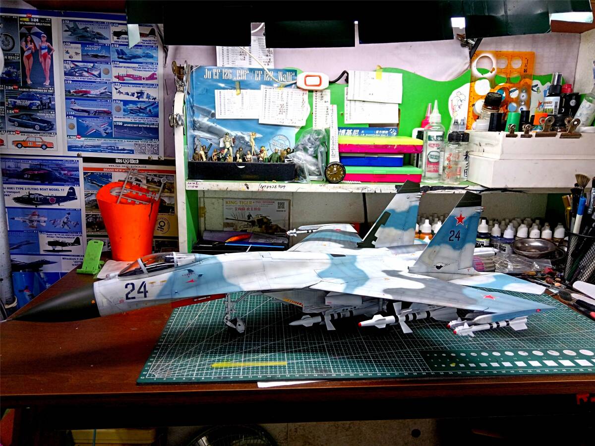 1/32 ロシア空軍 SU-27 FLANKER B 組立塗装済完成品 航空機 1/32 ロシア空軍 SU-27 FLANKER B 組立塗装済完成品 航空機