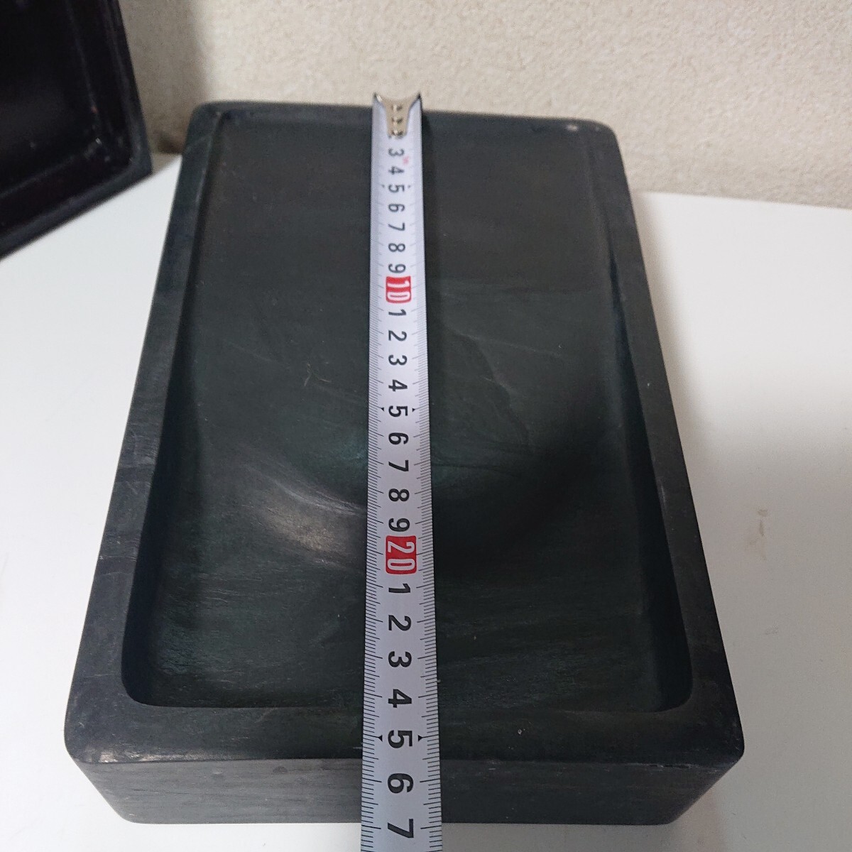 硯 すずり 木箱入り 書道具　巨大硯　重さ約4.8kg　縦約25.5cm　横約16cm　高さ約5cm　木箱割れあり　大型古硯　 【KA-032505】_画像4