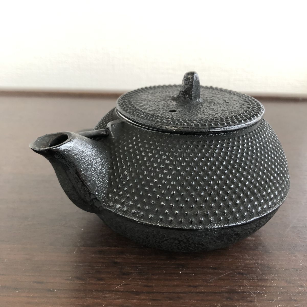 長期保管品 南部鉄器　茶器セット 急須、鍋敷、茶こぼし、葉形茶托/42-2-1_画像5