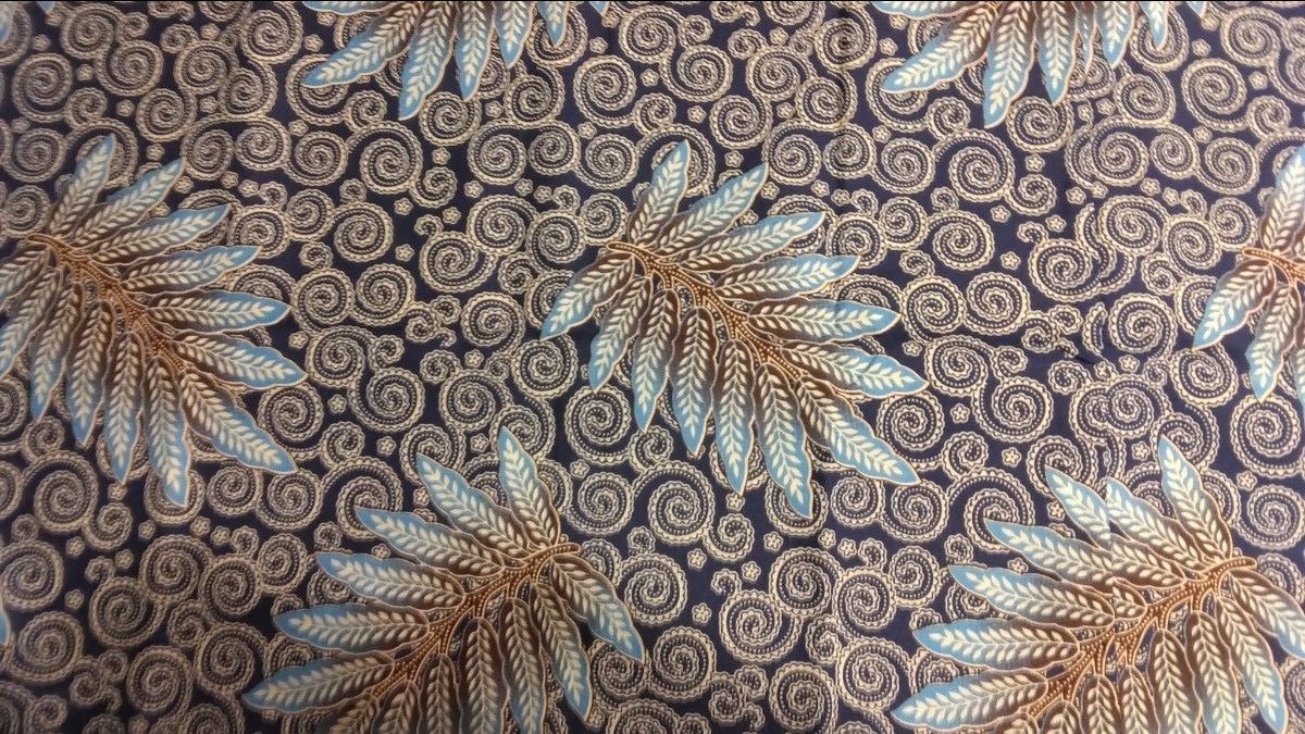 インドネシア　サルン　滑らか 生地  青　水色　茶色　筒状　葉模様　