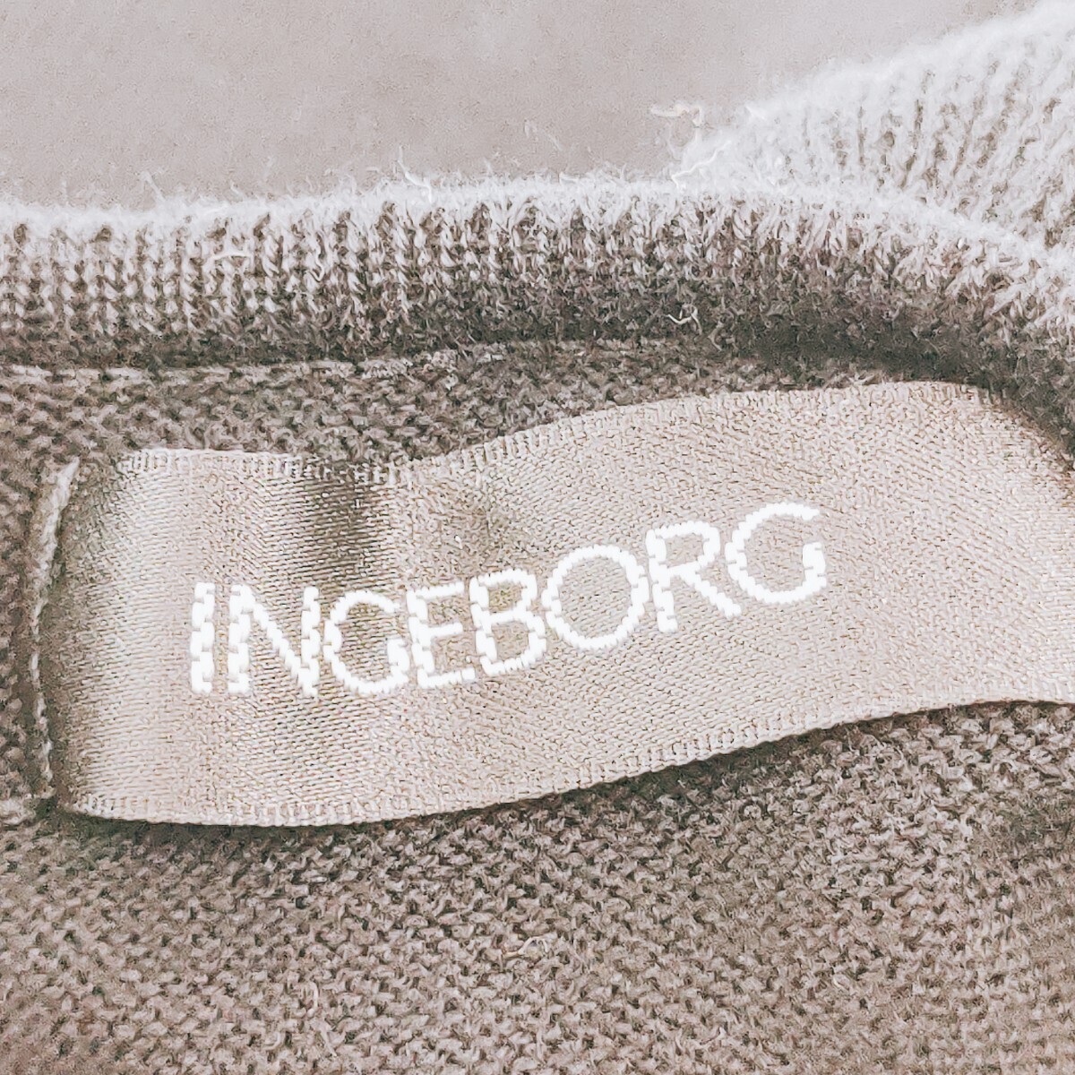 【美品】INGEBORG インゲボルグ 長袖シャツ ニット 七分丈 サイズM ブラック フリル 無地 上着 トップス プルオーバー 衣類 A-12_画像8