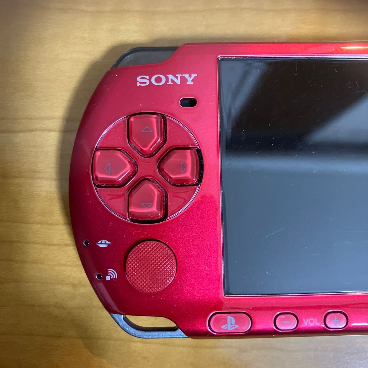 プレイステーションポータブル/SONY PSP-3000 RR ラディアント色/レッド 本体/ケーブル付き/中古品／美品_画像2