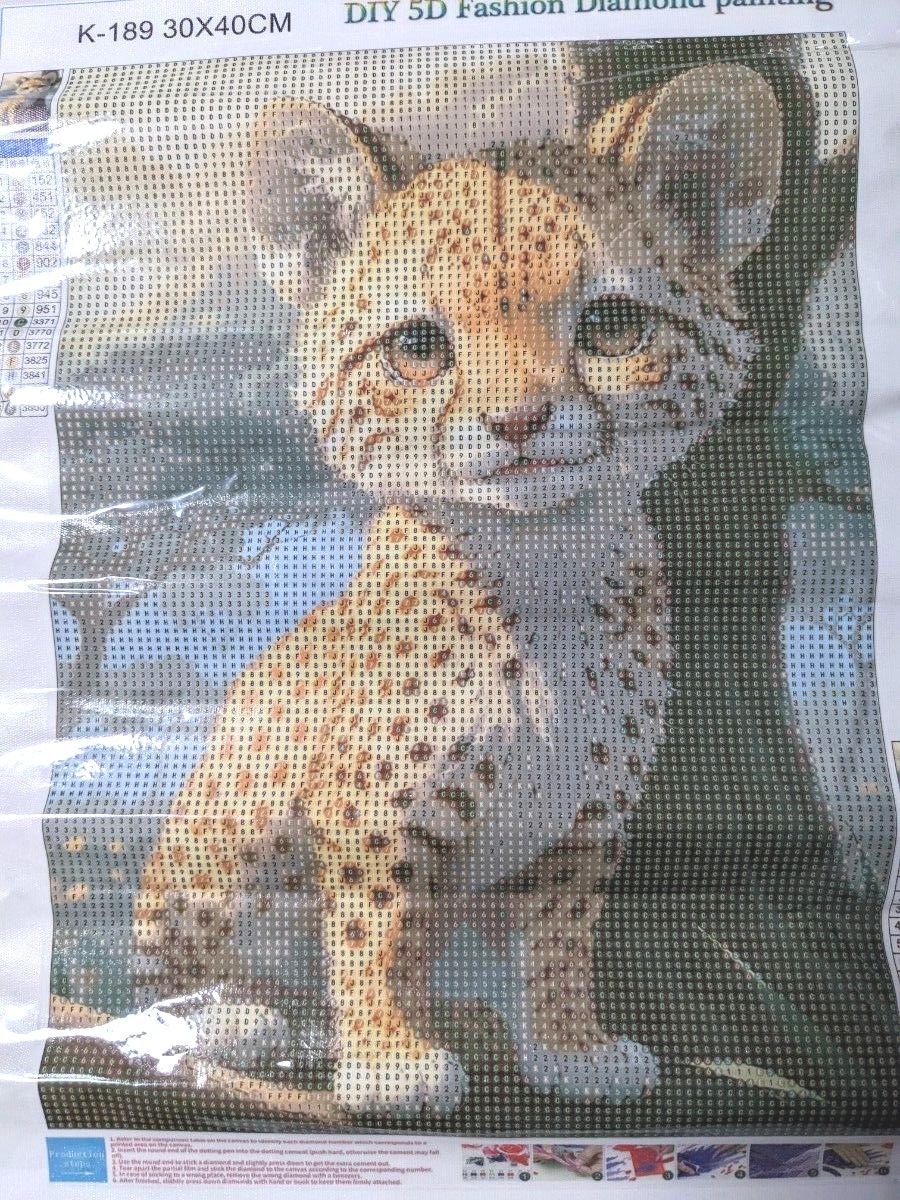 新品ダイヤモンドアート30×40　可愛いチータの赤ちゃん　豹の子供　猫　ネコ　サファリ　にゃんこ　作成キット