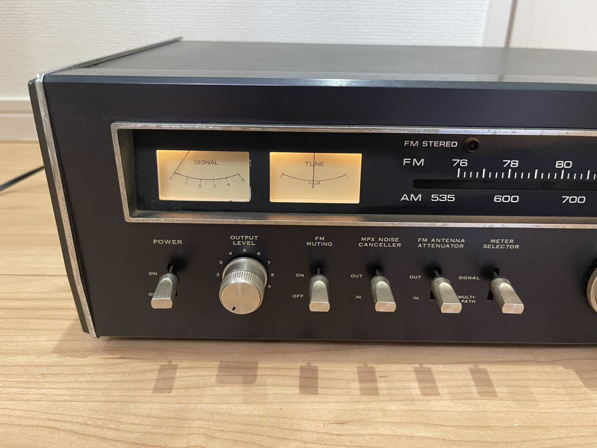 B-277 SANSUI サンスイ AM/FMステレオチューナー TU-7700 オーディオ機器 ブラック 通電確認済み_画像2