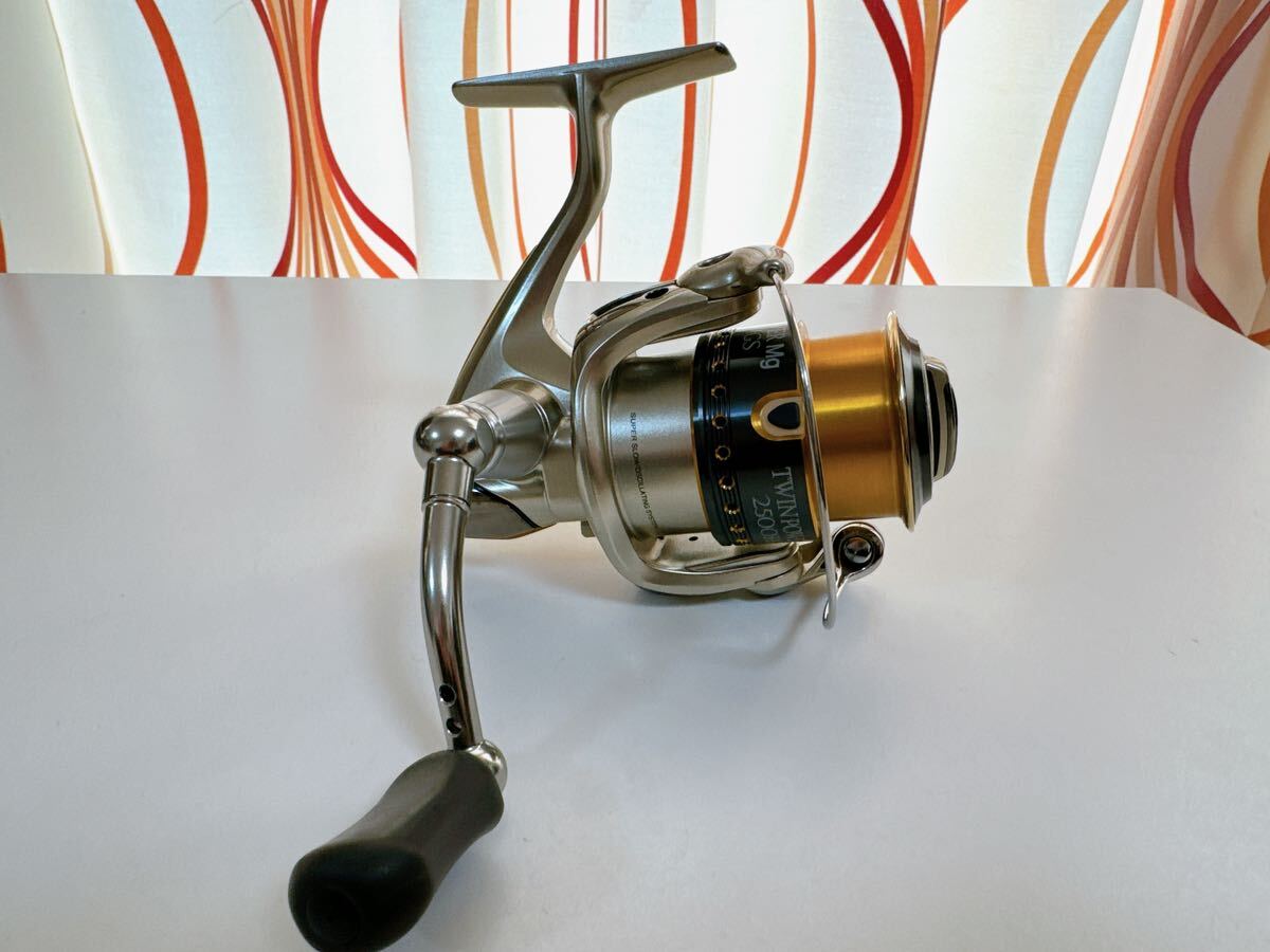 シマノ 06ツインパワーMg 2500HGS SHIMANO TWIN POWER 日本製 シマノ 06ツインパワーMg 2500HGS SHIMANO TWIN POWER 日本製