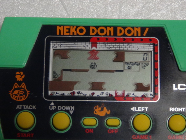  repeated price decline takatokTAKATOKU NEKO DON DON! cat Don Don cat made in Japan lsi lcd surface white punch mouse retro Vintage electron game operation OK!