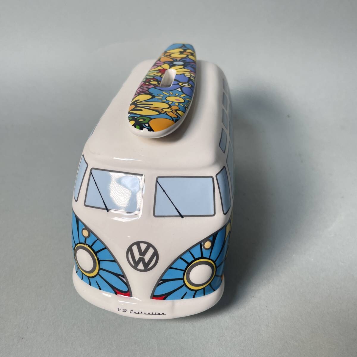 ワーゲンバス 貯金箱 VW T1 (1:18) 陶器製 サーフボード 花柄 マリン 置物 B3_画像3