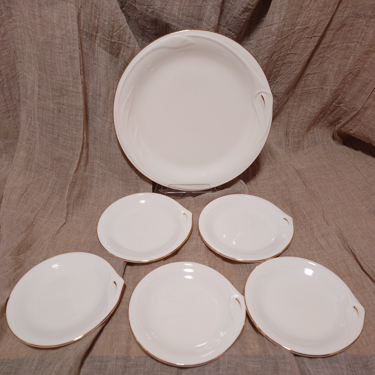 ★未使用★古い品です★たち吉 RICHFIELD 洋食器 ヴァンセーヌベリーセット 大皿約25.7 小皿約15.1×5枚 ホワイト 白の画像1