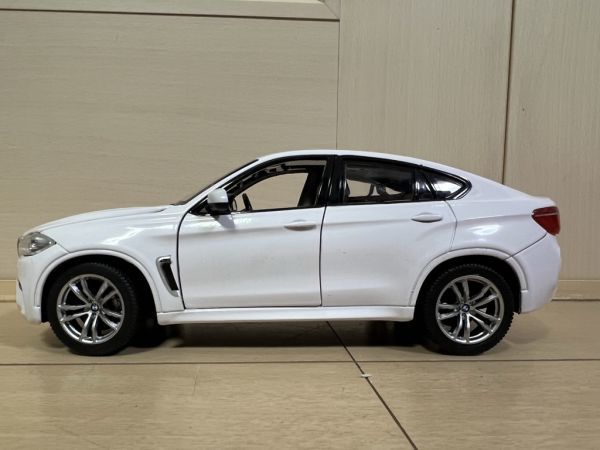 BMW X6 M ミニカー SUV 1/24 H114_画像3