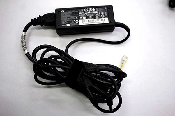 HP/ original AC adaptor *PPP009C/19.5V 3.33A/ outer diameter approximately 4.5mm inside diameter approximately 3.0mm* HPAC19.5V56Y