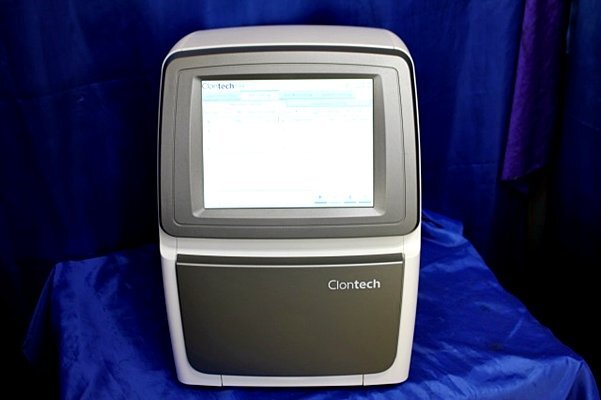21年製 Clontech/タカラバイオ Real-Time PCR System CronoSTAR 96 ノートPC＆ソフト リアルタイム PCR検査装置　49808Y_画像2