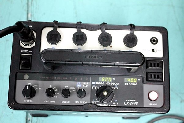 神神 035 コメット COMET ストロボヘッド CX-25ⅢH(2500W)×2&CX-244Ⅲ ストロボ ジェネレーター 電源+ポータブルスタンド*2台+ケース一の画像5