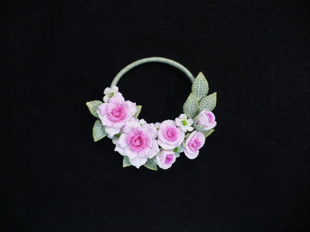 Handmade ◆ お花のリースブローチ ◆ バラ ◆ 濃いめピンク ◆レース編み_画像3