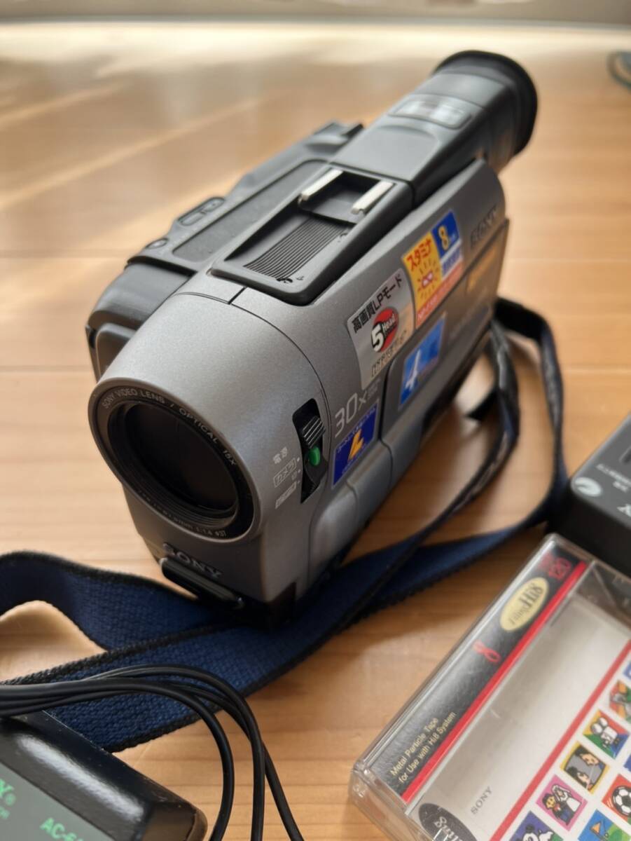 SONY ソニービデオカメラ CCD-TRV92 Hi8 バッテリー 充電器 IFT-R90 付き ジャンク_画像7