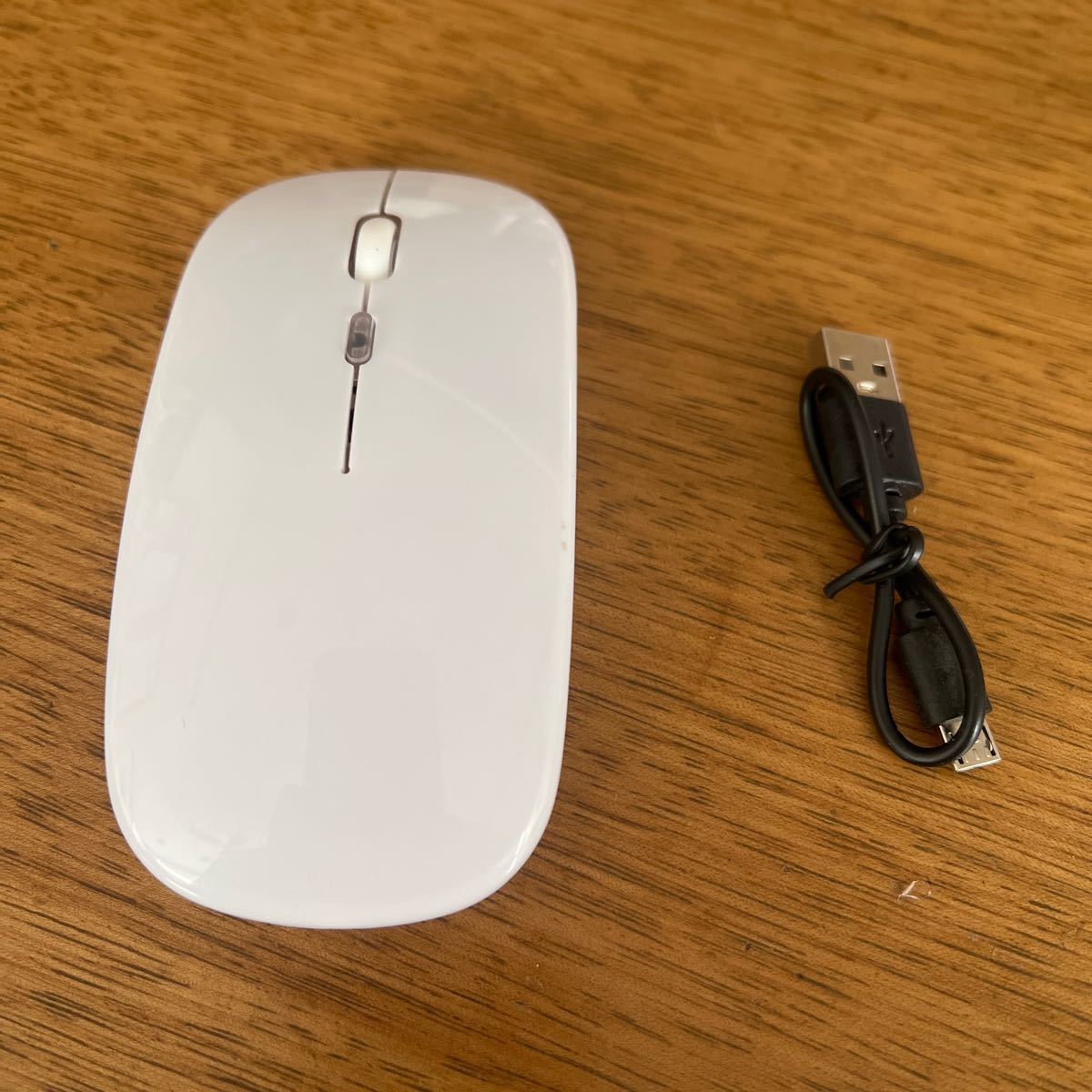 ■新品未使用 ワイヤレスマウス 無線マウス 2.4GHz Bluetooth ブルートゥース 静音 軽量 充電式 小型 薄型 ホワイト 白 USB ipad 送料込_画像2