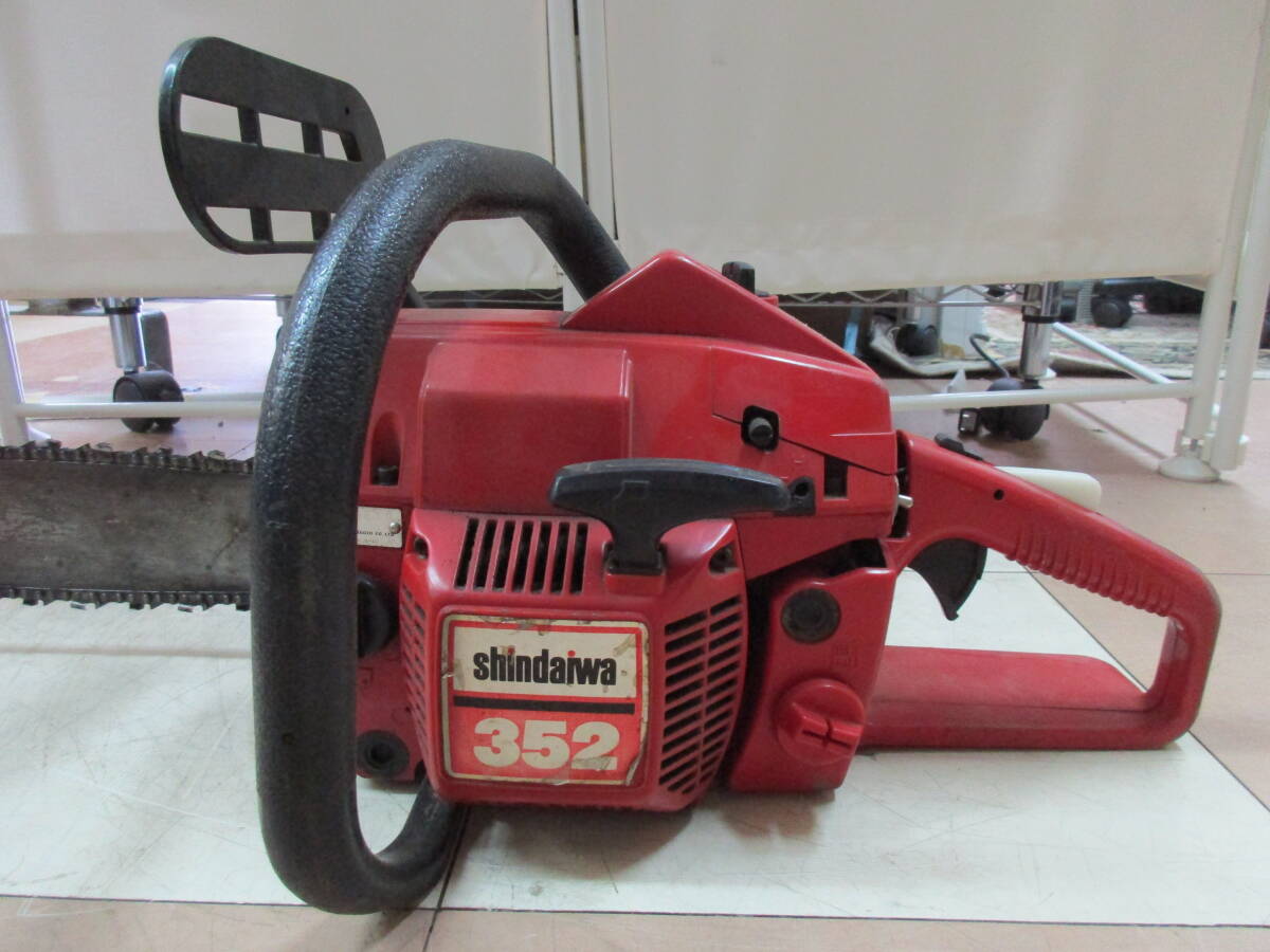 T3-46　shindaiwa(新ダイワ)　エンジンチェンソー 【352】 チェーンソー　電動工具_画像2