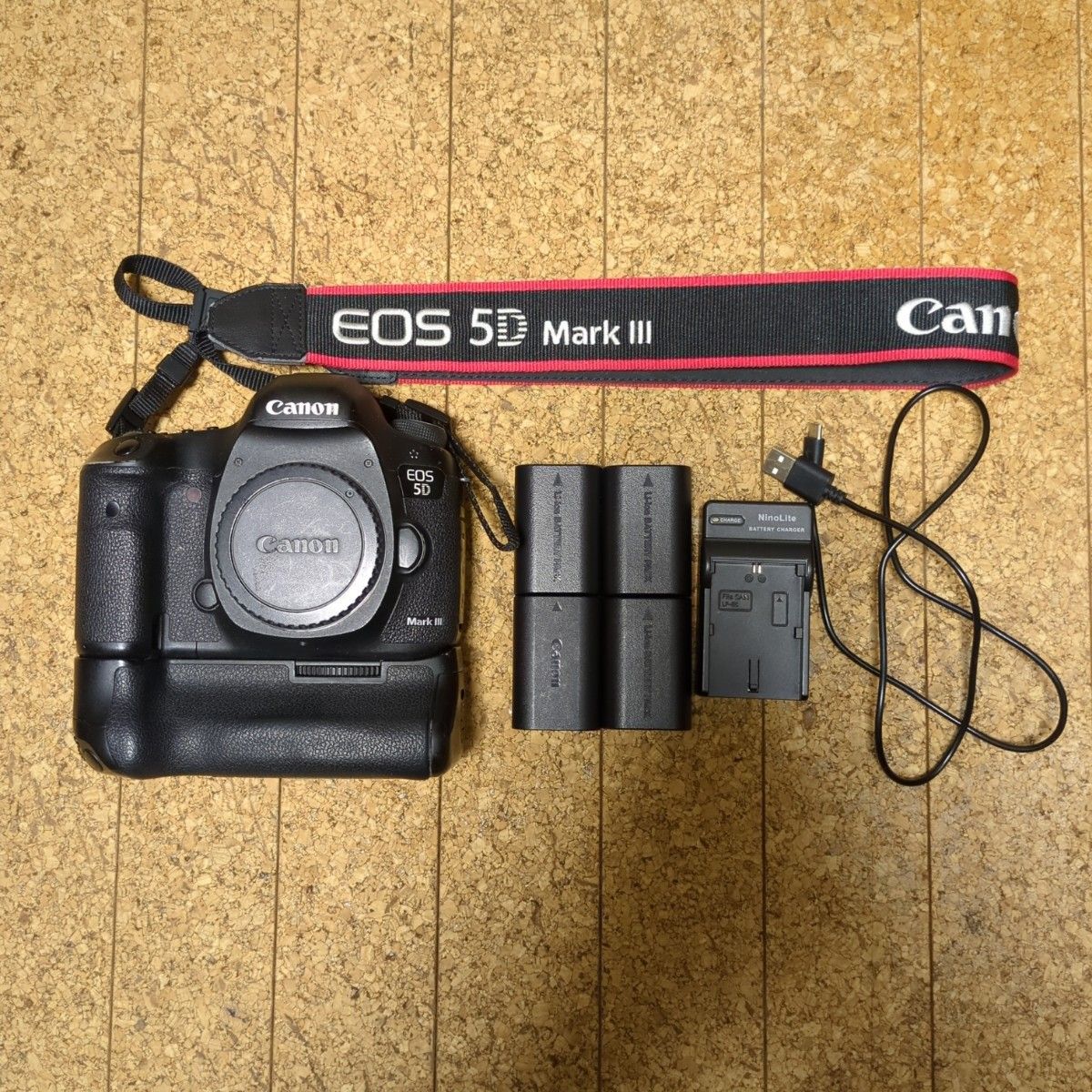 Canon EOS 5D Mark III バッテリーグリップ付属