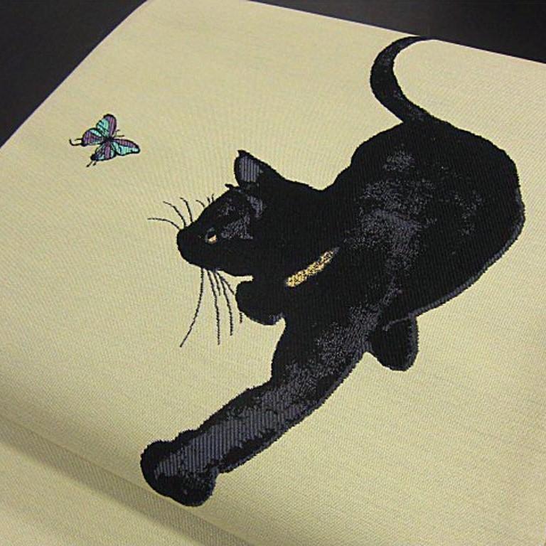 新品【御仕立上】西陣織高級袋帯　蝶々を追いかける黒猫・クロネコ_画像2