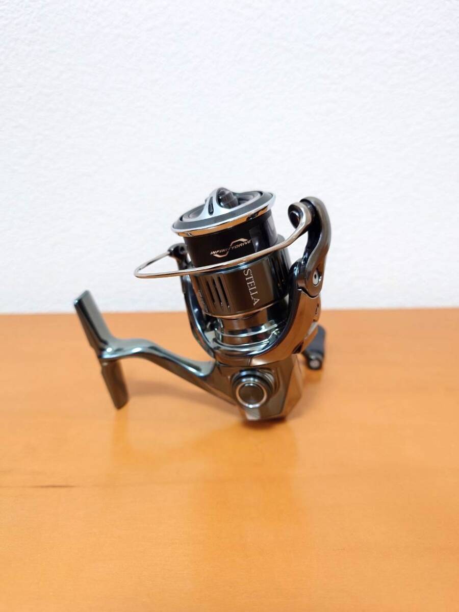 【美品】 22 ステラ C2000S 【 STELLA シマノ SHIMANO スピニング トラウト リール 】_画像5