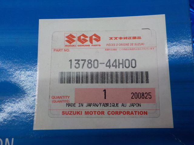 純正屋！Ｄ284●〇（2）1点のみ純正部品新品未使用 スズキ SV650 エアフィルター 13780-44H00 5-10/30（う）の画像4